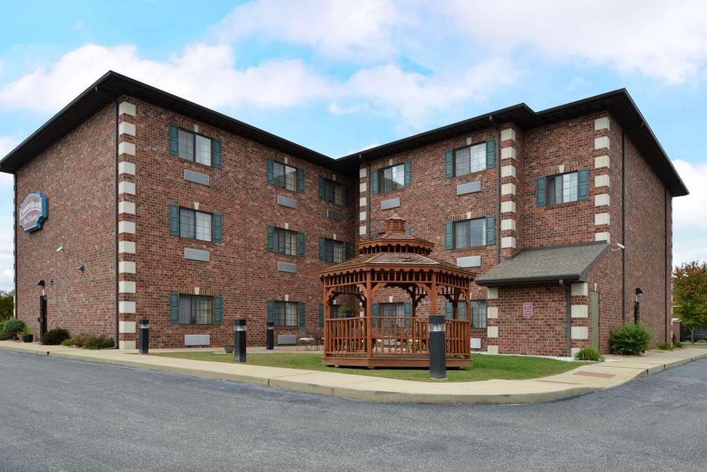 Country Hearth Inn & Suites Edwardsville Exteriör bild