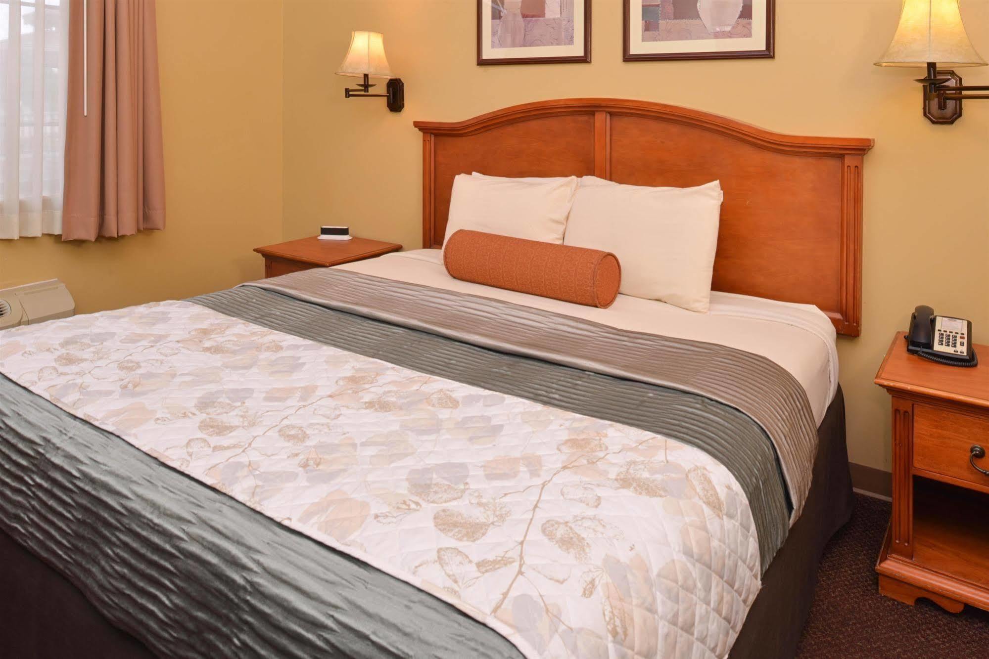 Country Hearth Inn & Suites Edwardsville Exteriör bild