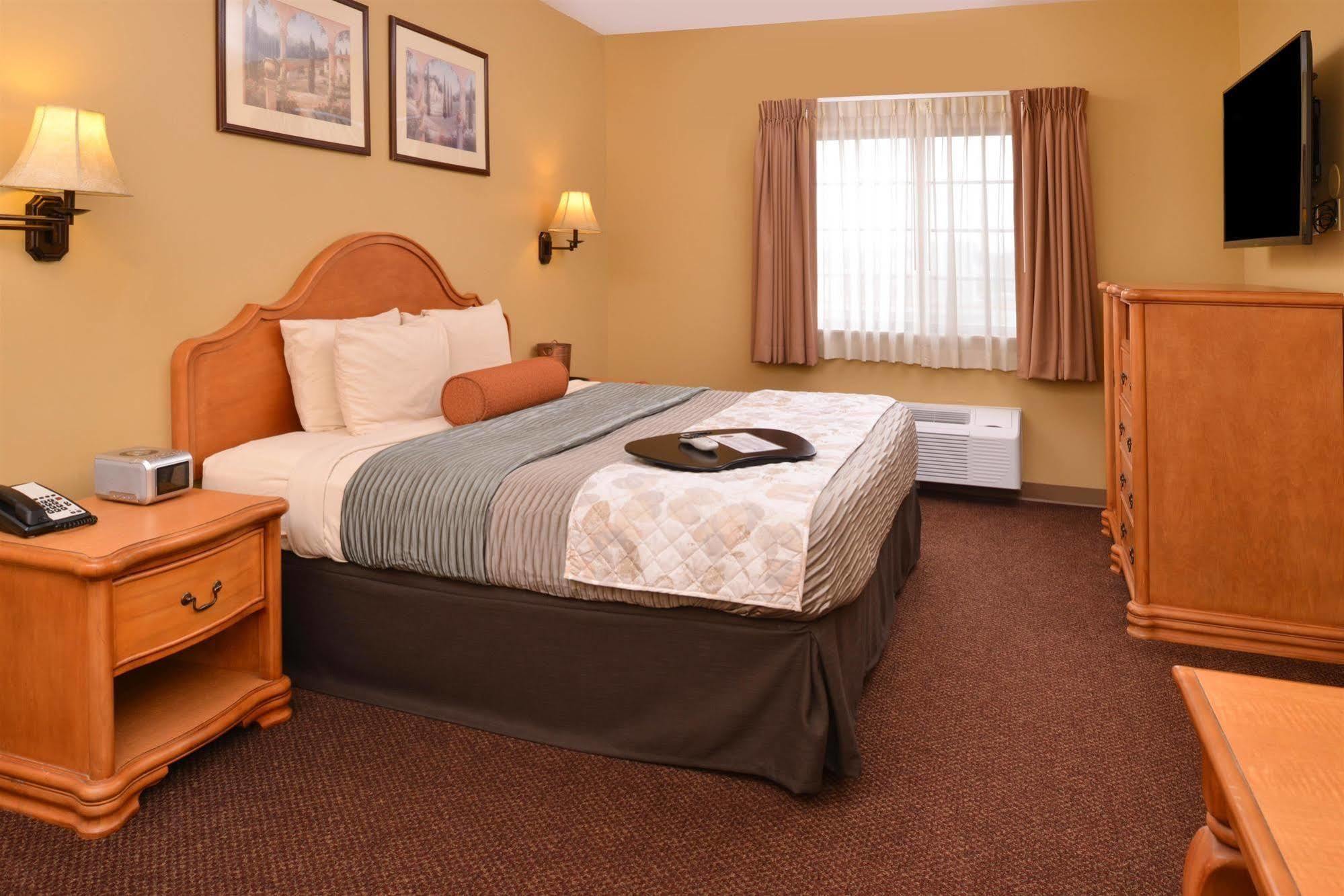 Country Hearth Inn & Suites Edwardsville Exteriör bild