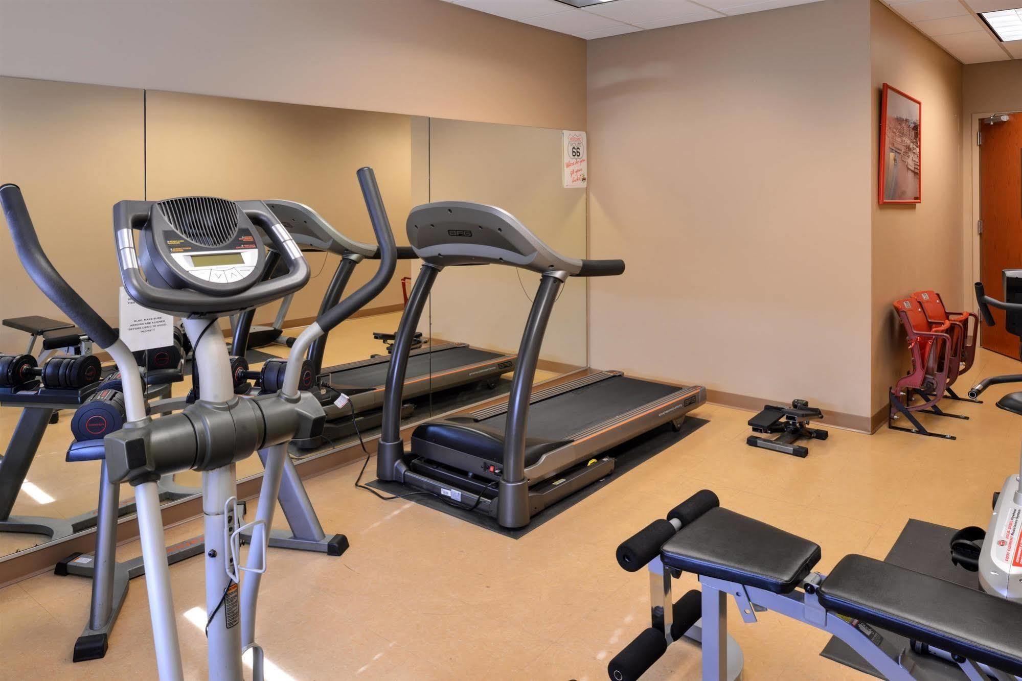Country Hearth Inn & Suites Edwardsville Exteriör bild
