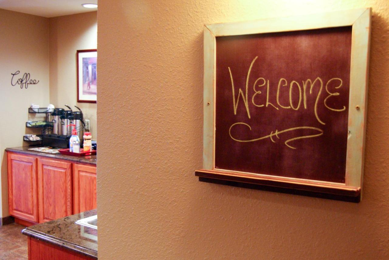 Country Hearth Inn & Suites Edwardsville Exteriör bild